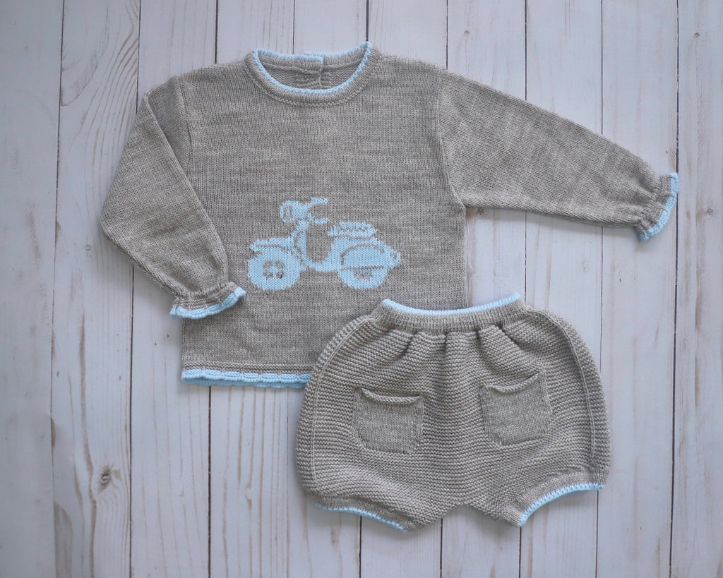 Knitted set - 2 pieces set with shoulder bows. 100% Dralon