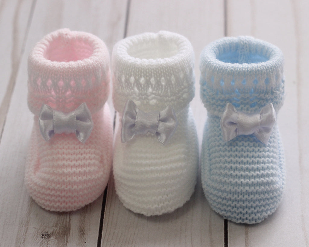 Traditional knitted baby booties with bow. Made in Spain