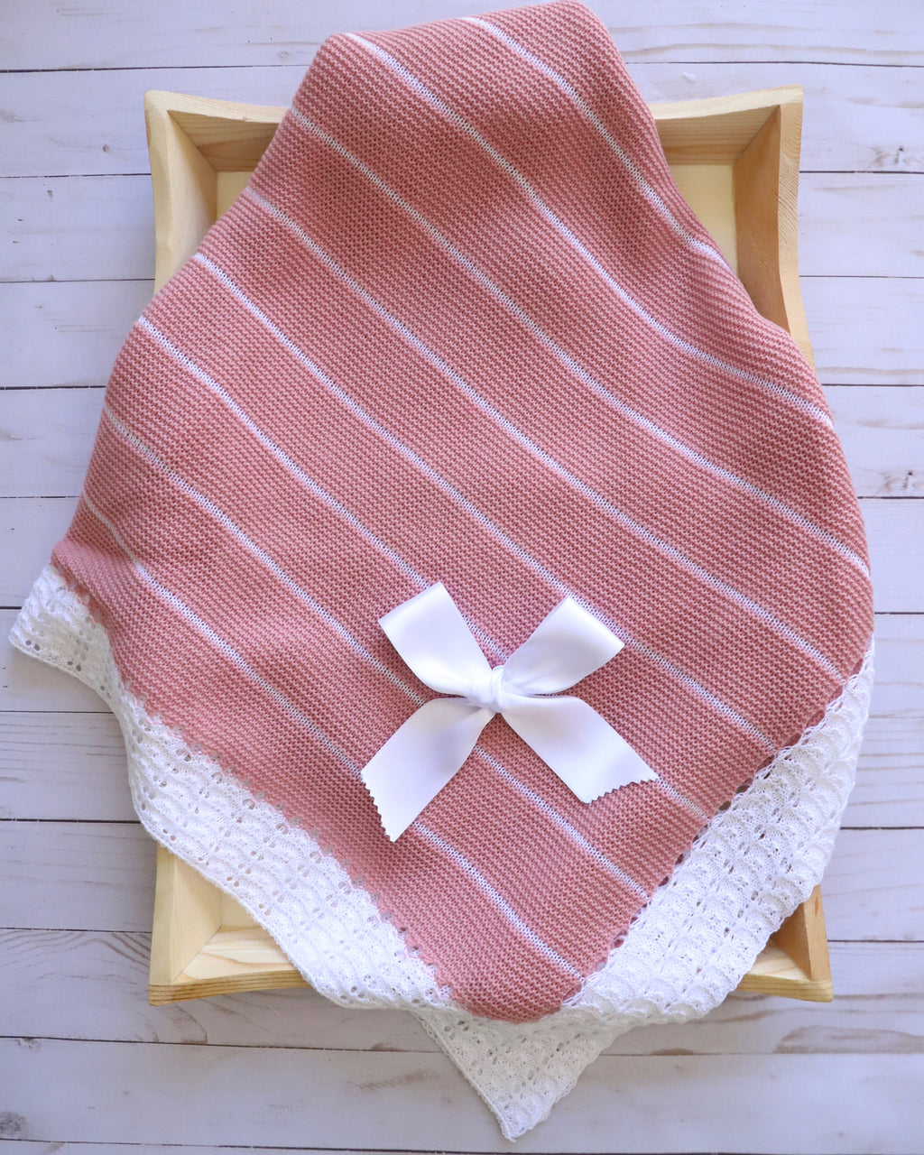Knitted blanket - Dark pink and white