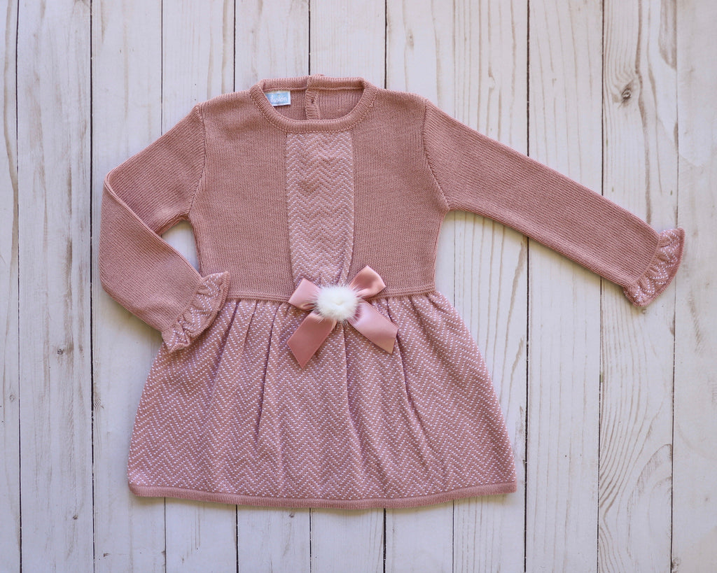 Knitted dress with front bow and pompom. 100% dralon