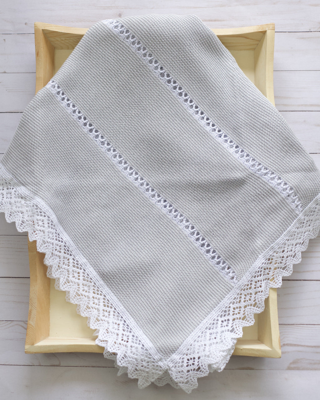 Knitted grey blanket for newborn baby girls and boys. Made in Spain