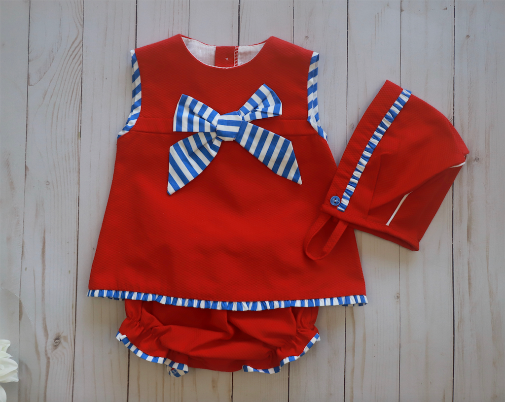 Red sleeveless set with bow